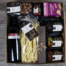 Eine wunderbar kulinarische Geschenk-Box mit feinen Köstlichkeiten. Eierteigwaren, aromatische Tomate, Süss-saures Gemüse, Zwetschgen-Rotwein-Traum, ein Wein vom Weingut Heidegg, Zwetschgenliseli, Schogginössli, 6er Williamskugeln, Fruchtaufstrich Himbere und eine schön dekorierte Geschenkbox